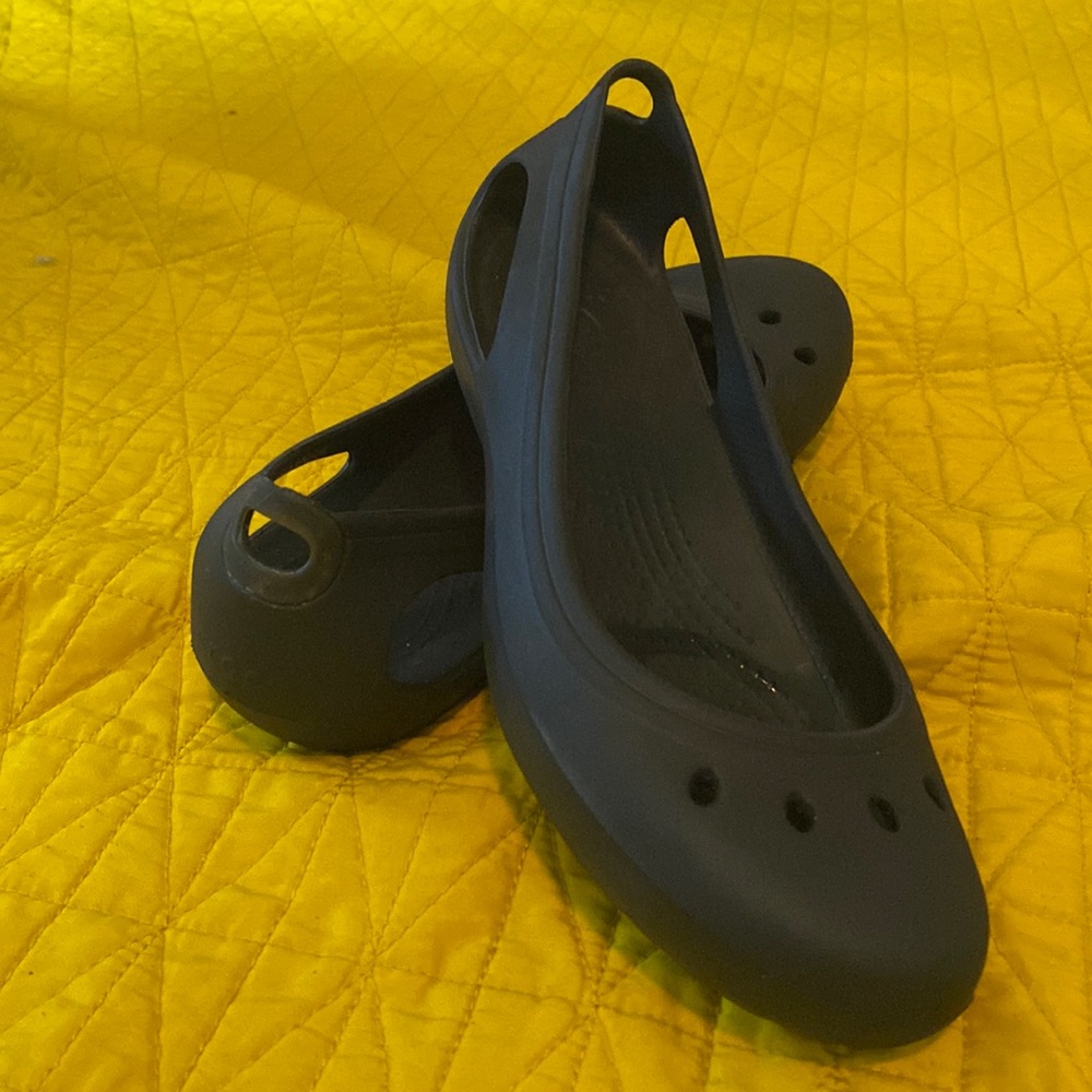 Black crocs slip on